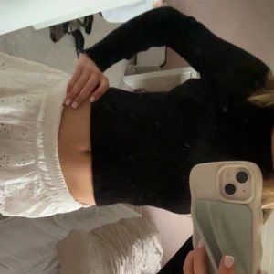 Super fin basic svart tajt tröja  - Super fiiin