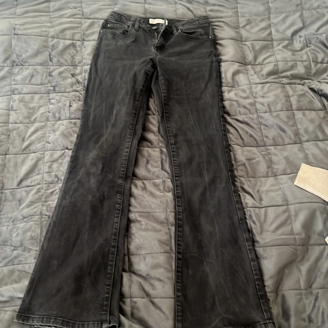Svarta bootcut jeans