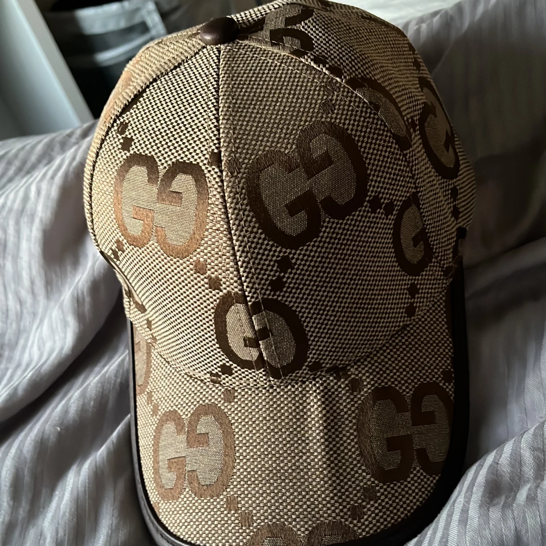 Beige keps med GG-mönster - 1