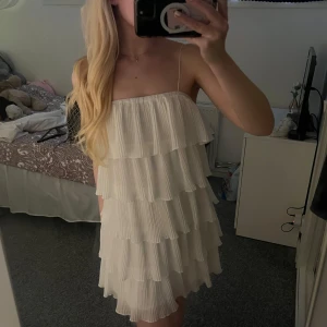 volangklänning  - supersöt