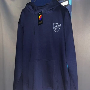 Djurgårdens IF Hoodie - Aldrig använd. Kan även bytas mot något annat DIF plagg. 