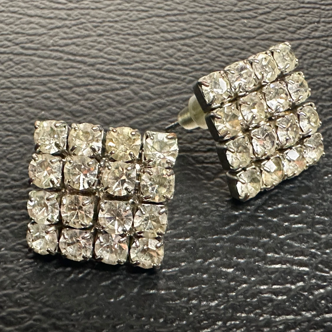 Vintage kristallörhängen i rutmönster – 50-talsglamour - 3