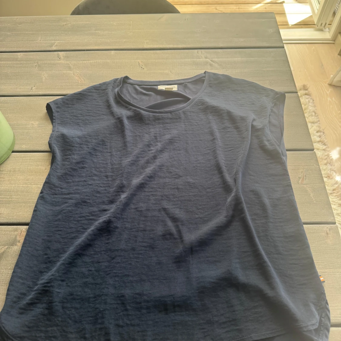 Mörkblå ärmlös linnetopp