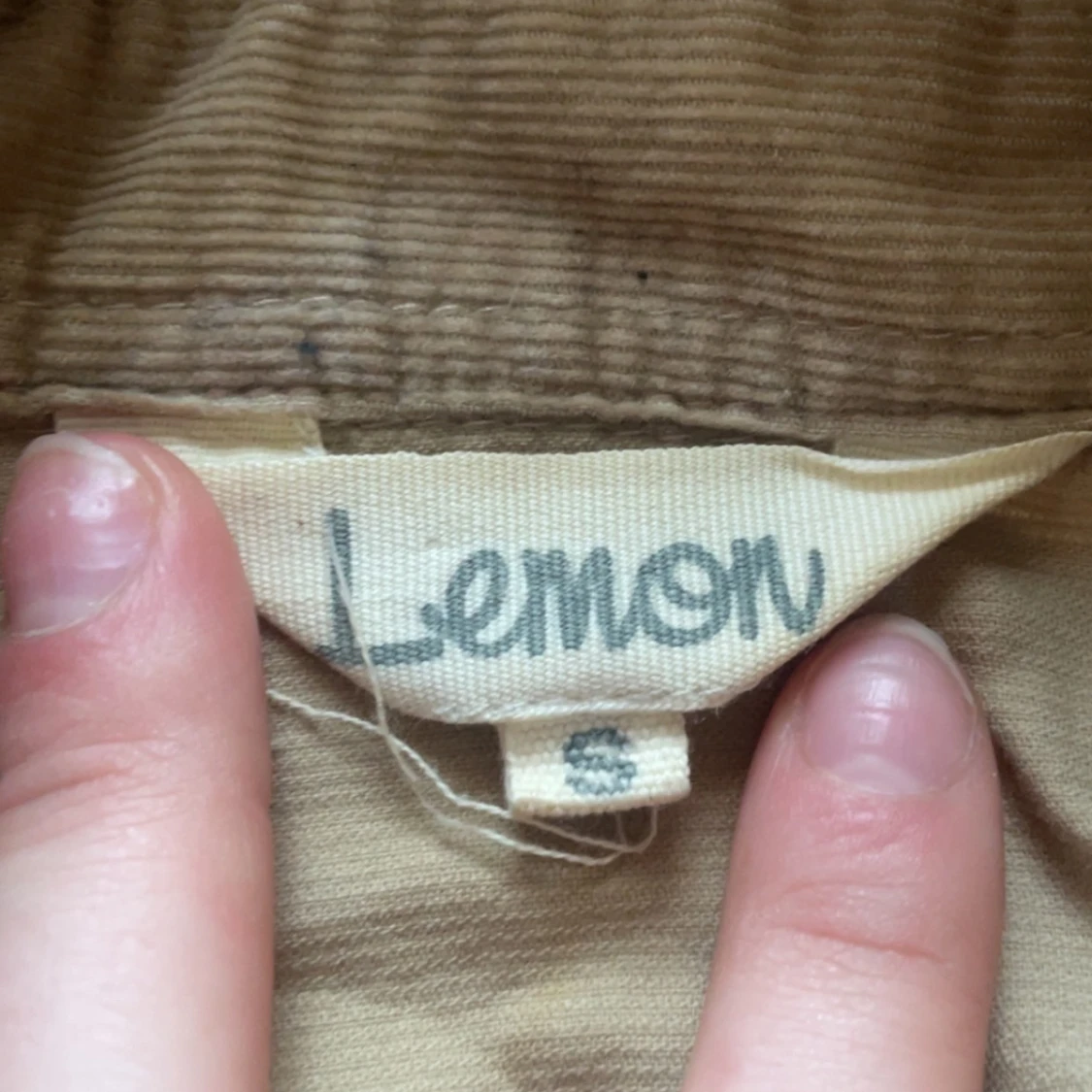 Beige manchesterskjorta från Lemon - 1