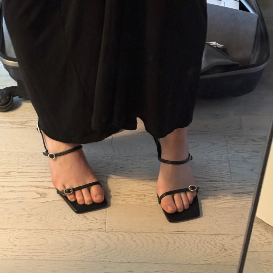 Svarta sandaler med klack från Zara