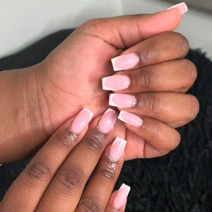 Naglar i Stockholm. - Gör naglar i Stockholm för endast 200kr!! Skriv om du är intresserad för att boka en tid💞