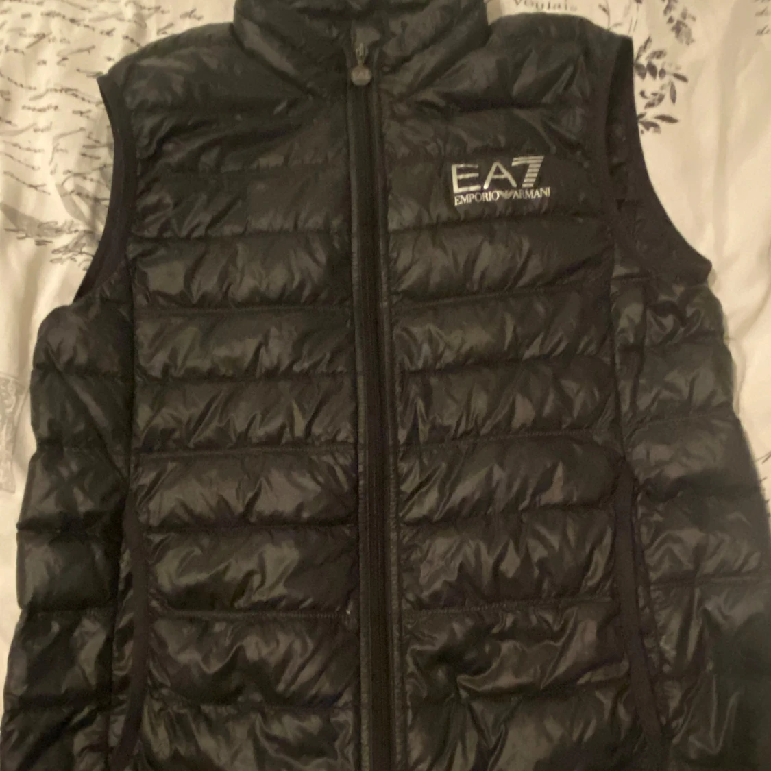 Svart dunväst från EA7 Emporio Armani