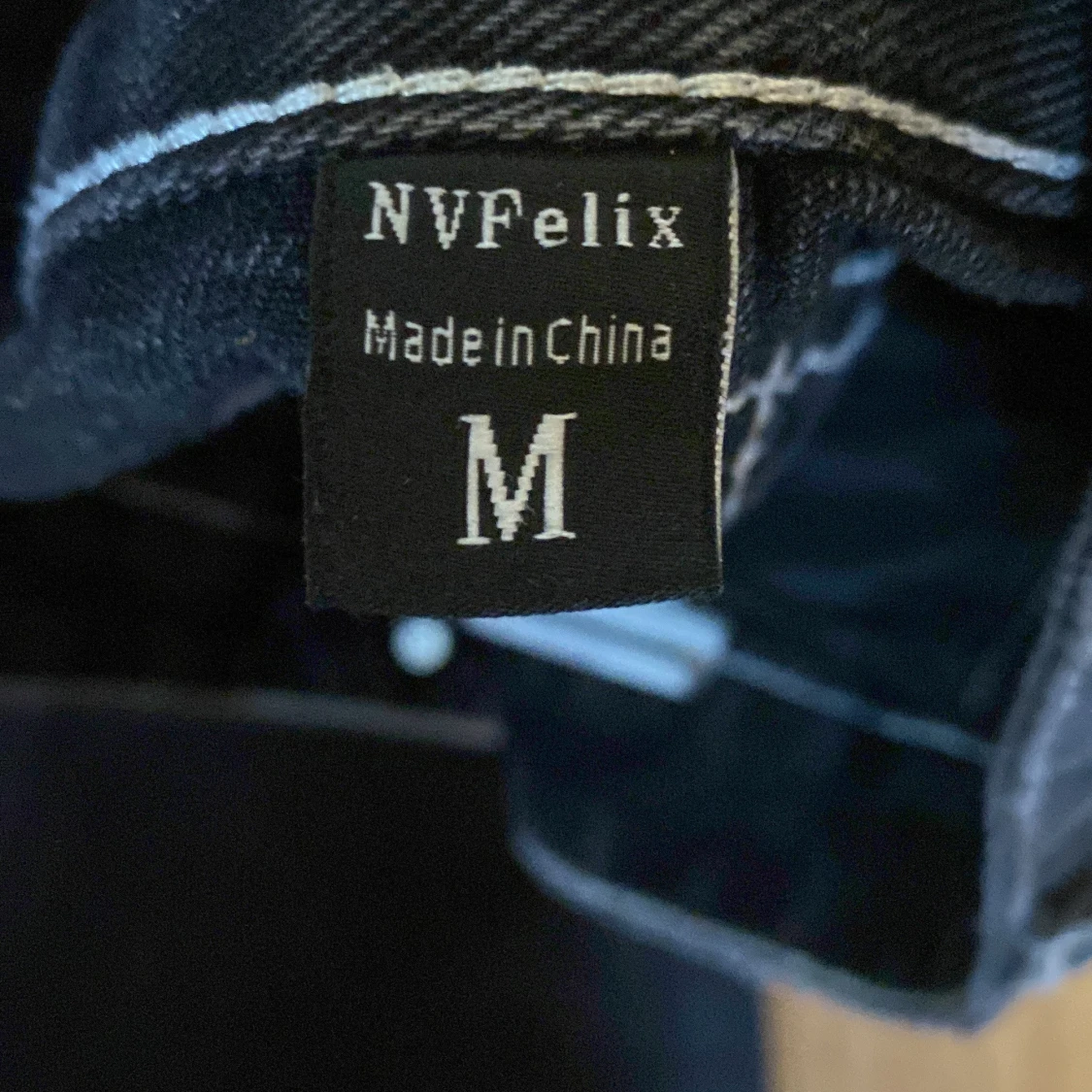 Svarta jeans med vit brodyr NVFelix - 2