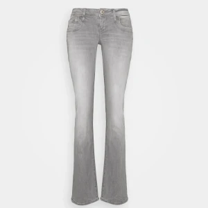 Gråa Ltb jeans - Säljer demhär skit snygga ltb jeansen, använda ca 2 gånger då dem sitter lite för tajt på mej. Storlek 29/32. Bara skriva vid frågor💕