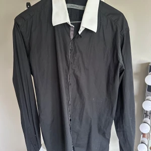 Karl lagerfeld skjorta - Kemtvättad skjort som är oanvänd