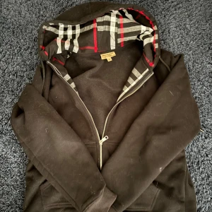 Svart Burberry hoodie med dragkedja - Svart hoodie  från burberry
