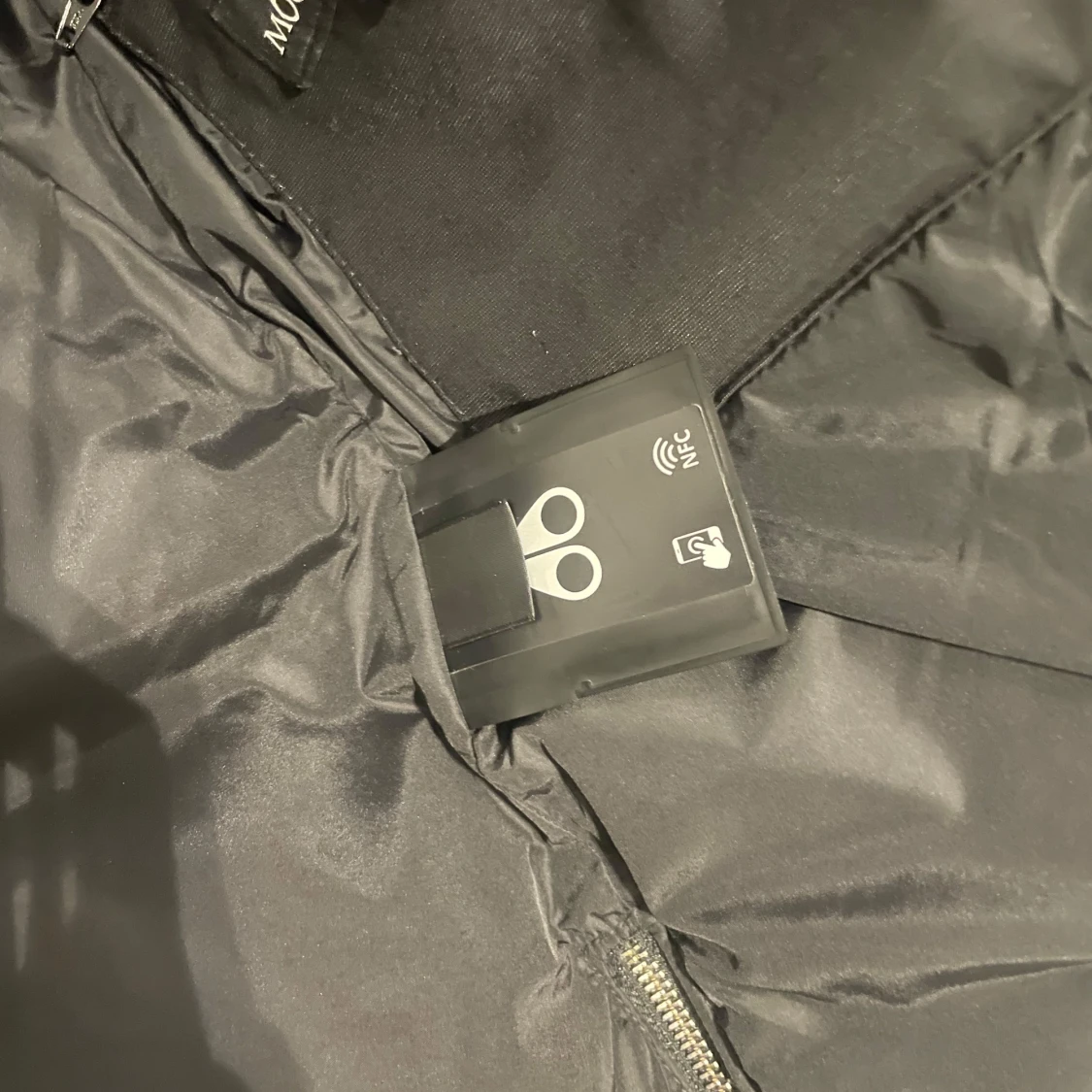 Svart vinterjacka  med pälsdetaljer - 3