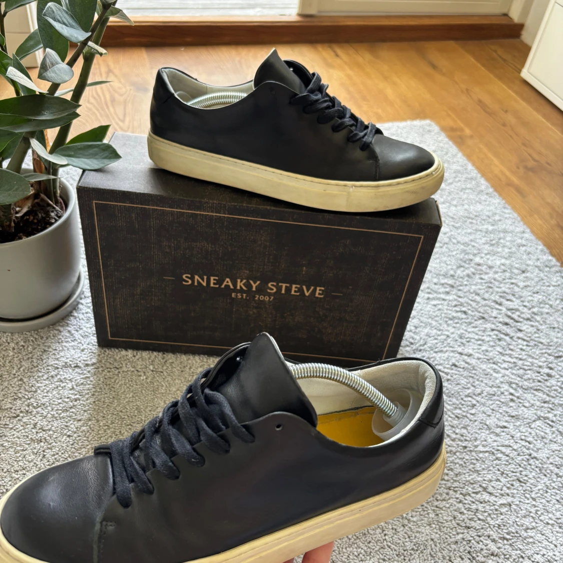 Svarta sneakers från Sneaky Steve - 3