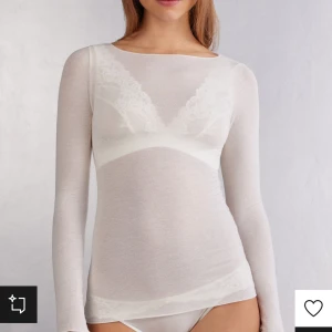 Vit intimissmi tröja  - Säljer en helt oanvänd intimissmi tröja, endast testad. I storlek s💕