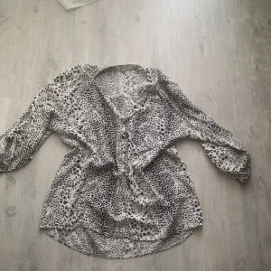 Tröja - Jätte tunt och härligt material som ska sitta lite obeversized.