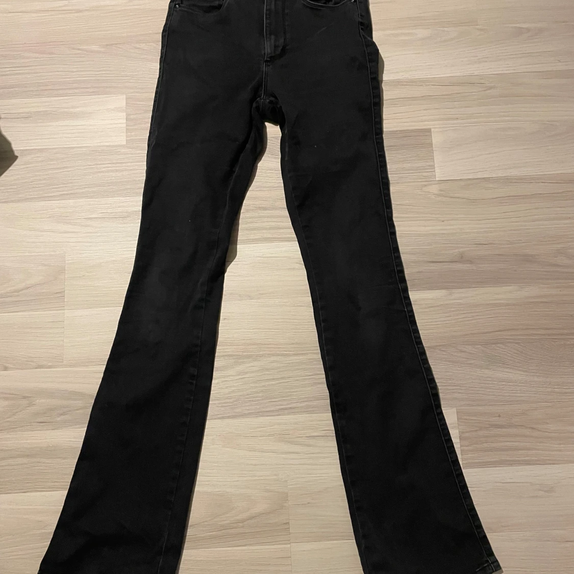 Svarta bootcut jeans - 1