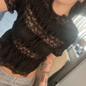 Fest topp  - Super gullig volang fest topp, använd 1/2 gånger 