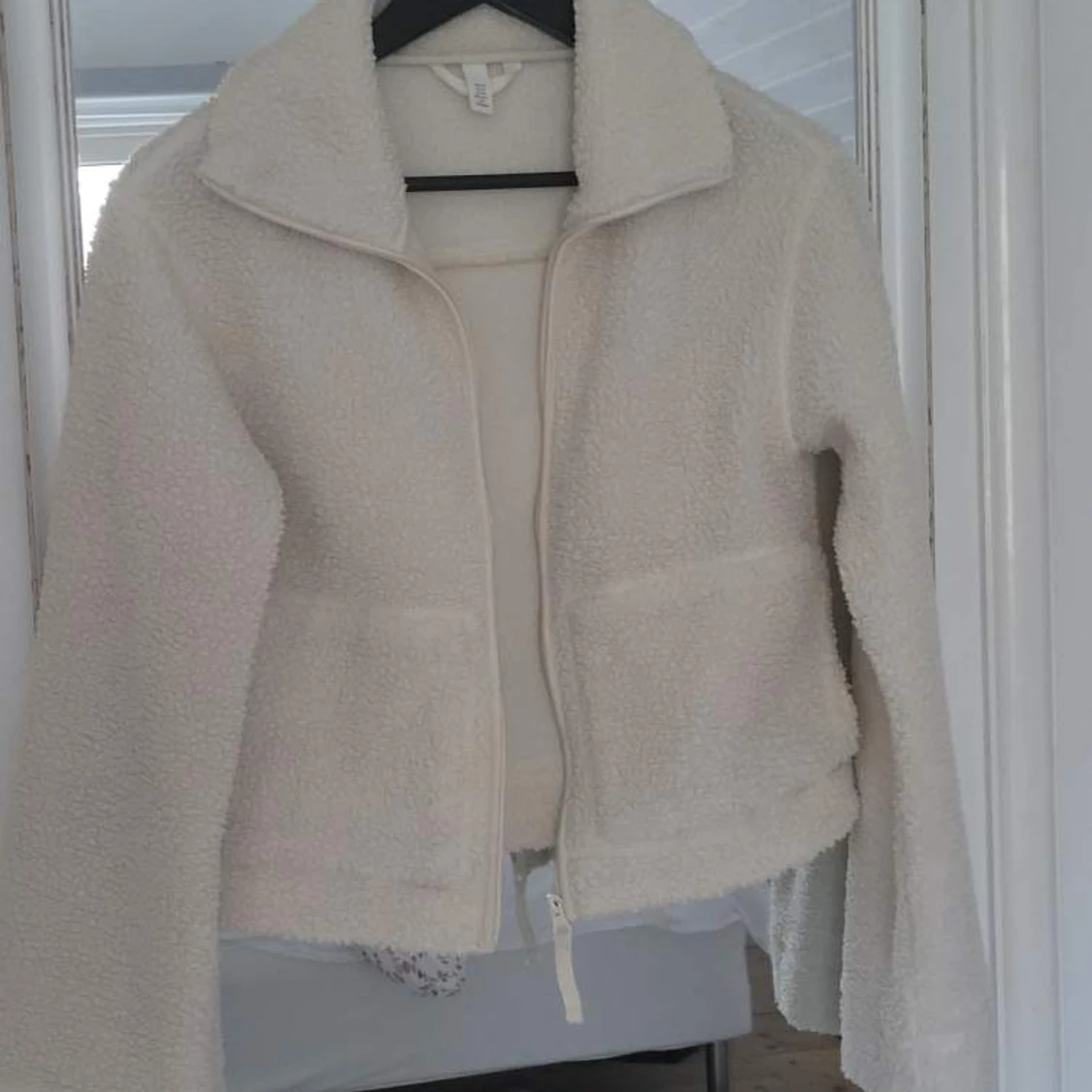 Vit teddyjacka med dragkedja - 1