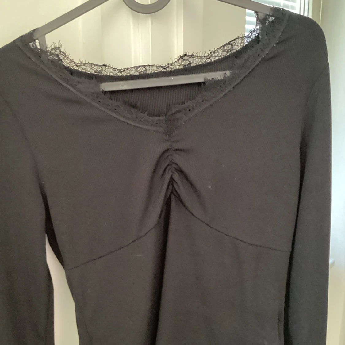 Svart ribbad topp från Shein - 1