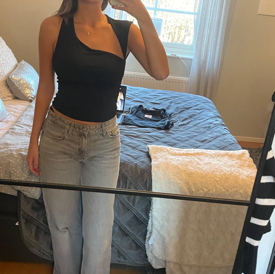 Svart oneshoulder topp - 4