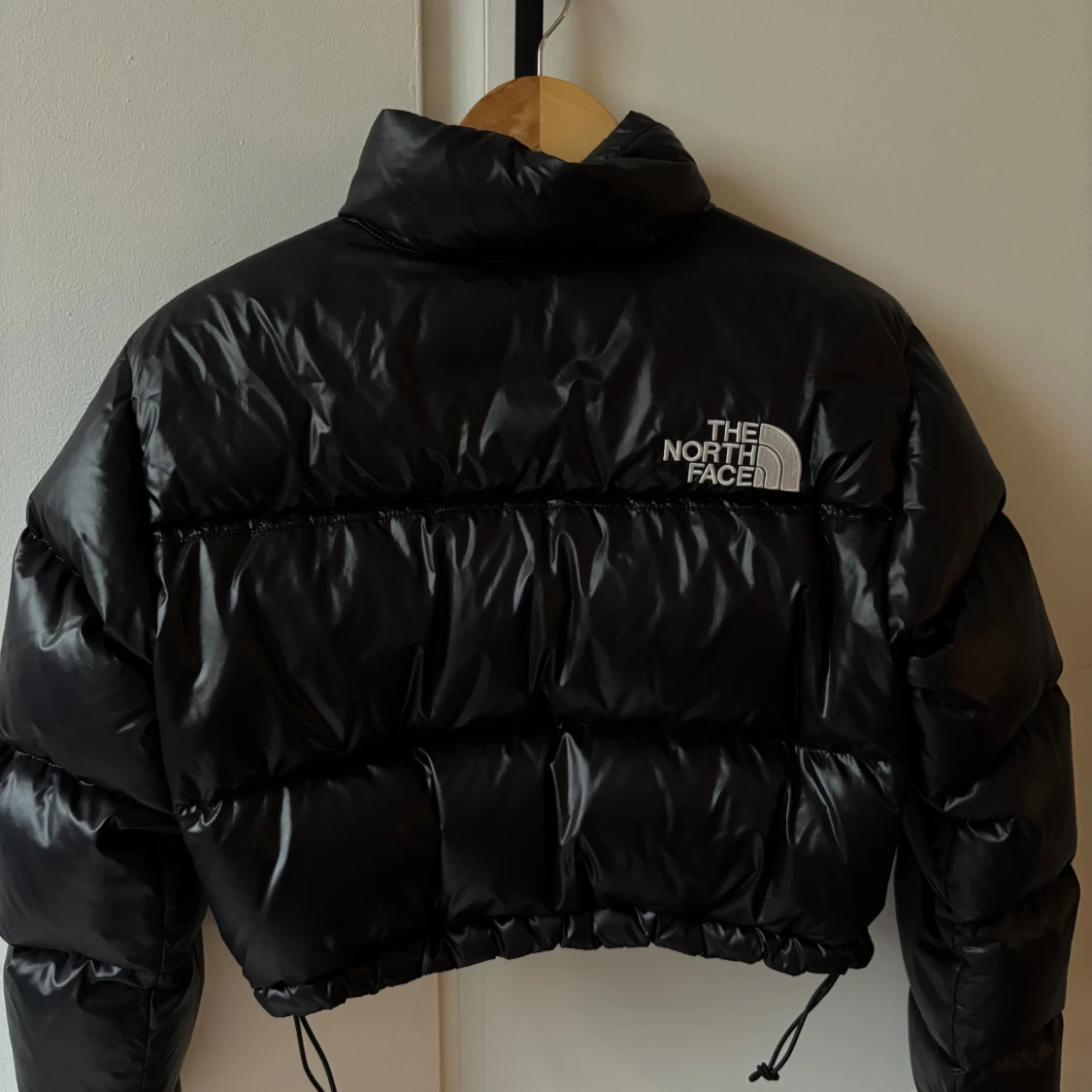Svart pufferjacka från The North Face - 4