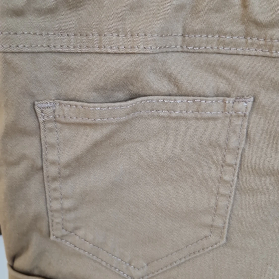Beige shorts med fickor - 4