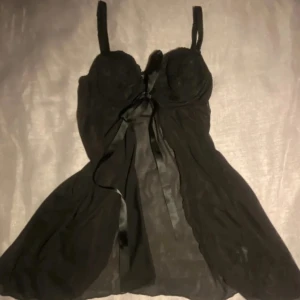 Svart babydoll linne - Supergulligt babydoll linne perfekt till sommaren, säljer bara pga att den inte kommer till användning