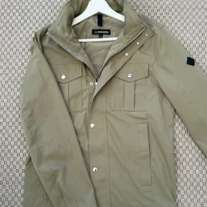 J.Lindeberg Jacka | S - J.Lindeberg Bailey Jacket | Snygg och eftertraktad jacka! | Grymt skick | Fraktar spårbart eller möts upp i Sollentuna. Har inte bråttom med att sälja så pris är inte diskuterbart!