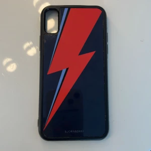 Bjornberry mobilskal XS med blixt -  Använd några gånger! Bra skick. Kommer tvättas innan den skickas.  Passar till en iPhone XS!