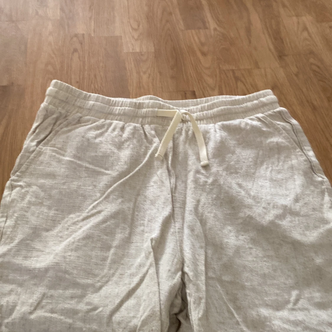 Beigea linnebyxor med snörning - 1