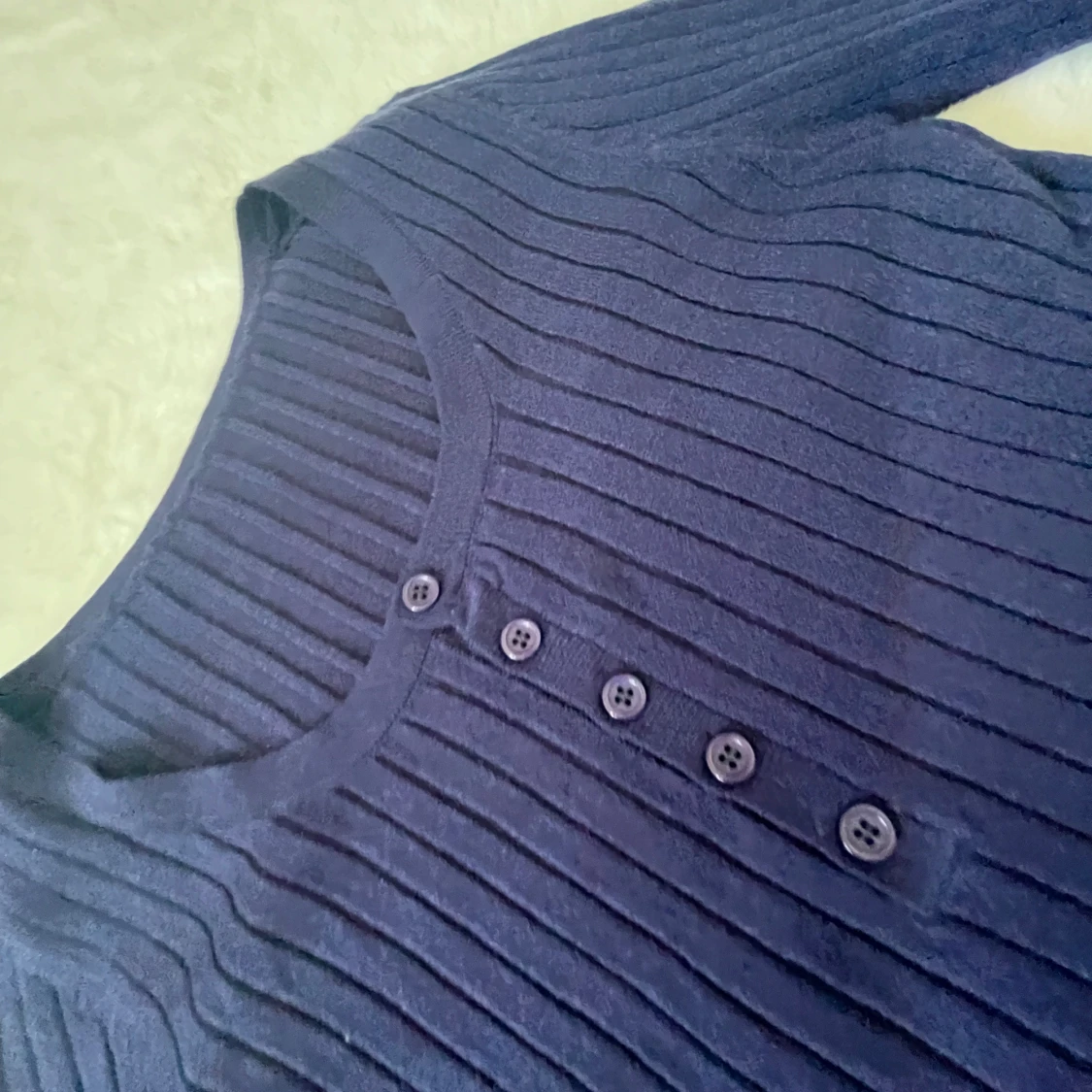 Mörkblå ribbad tröja - 2