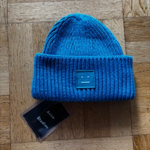 Acne studios mössa - Helt ny oanvänd i Blå