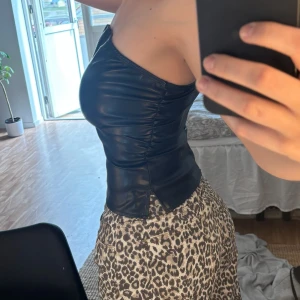 Tub-topp - Endast testad, annars helt oanvänd. Säljes då den är för stor för mig 🥰