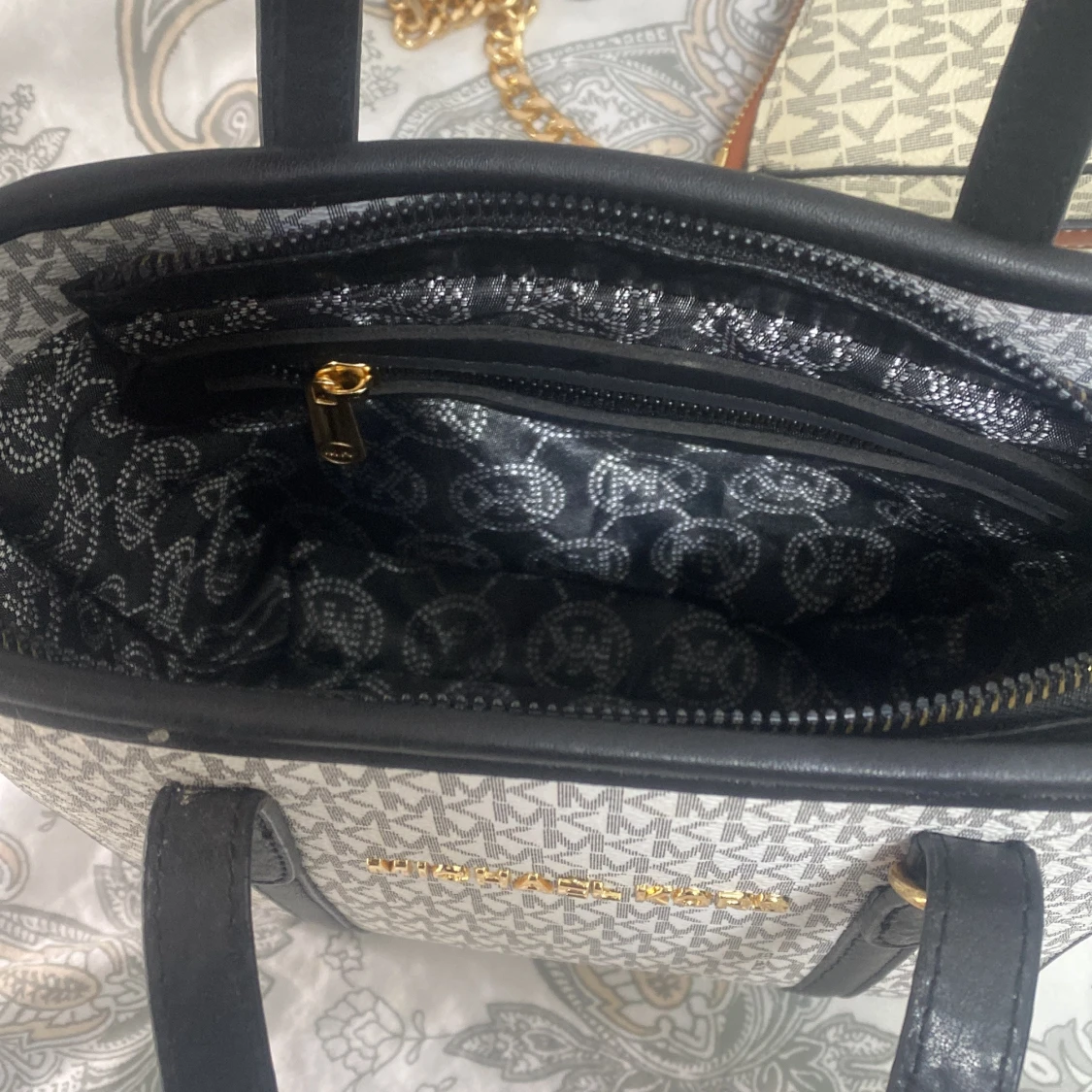 Vit och svart axelväska från Michael Kors - 3