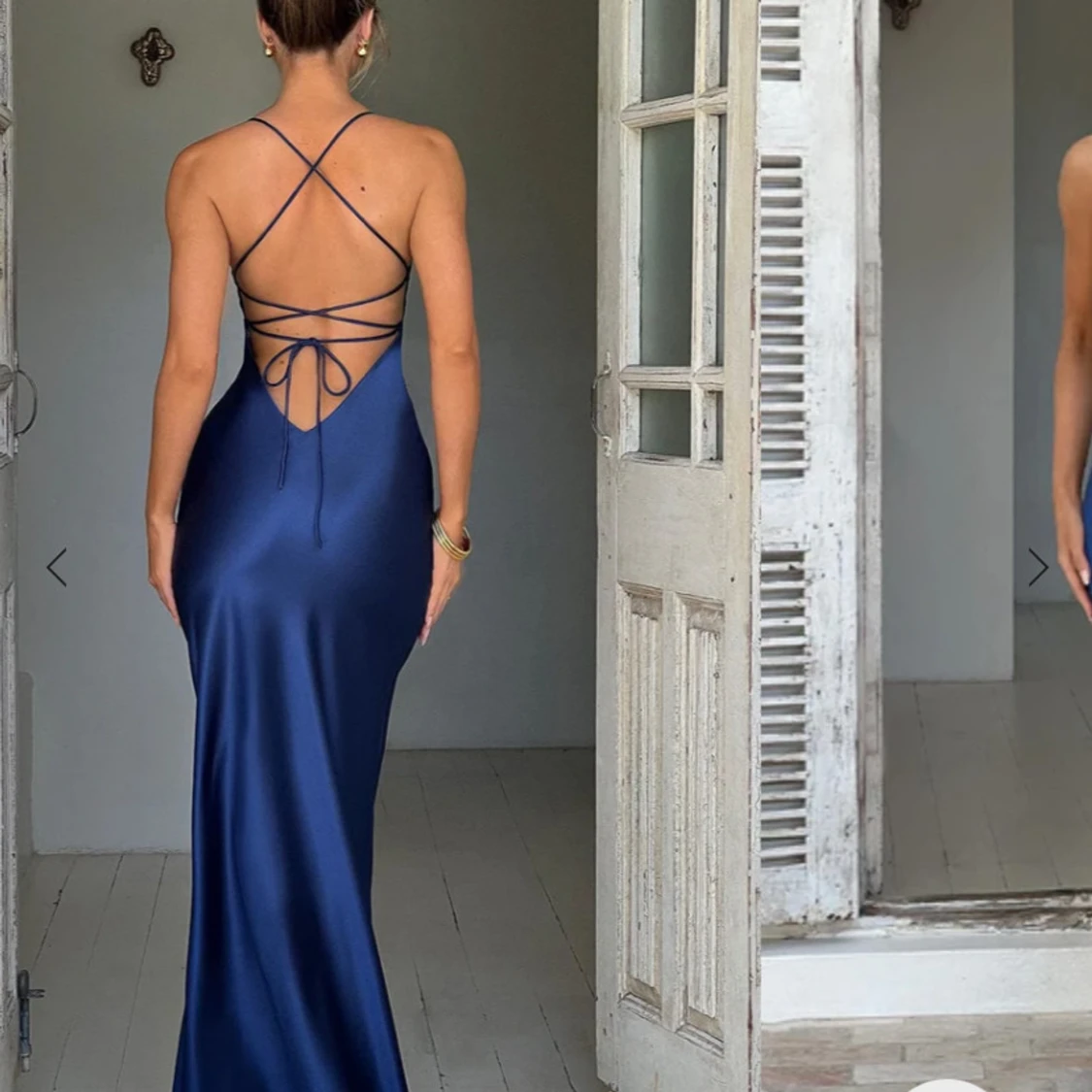 SÖKER!!! Marinblå långklänning med slits - 1