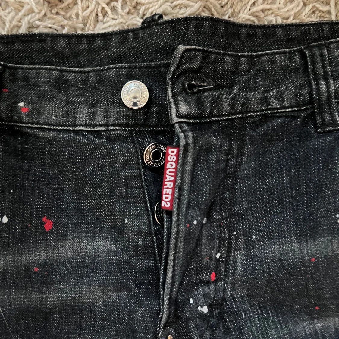 Svarta jeans med färgstänk från Dsquared2 - 2