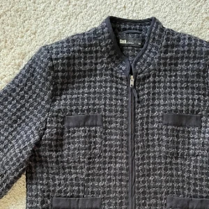 Vårjacka - Jättejättefin jacka/kappa med så najs detaljer!💖🙌🏼 passar perfekt till höst och vår 