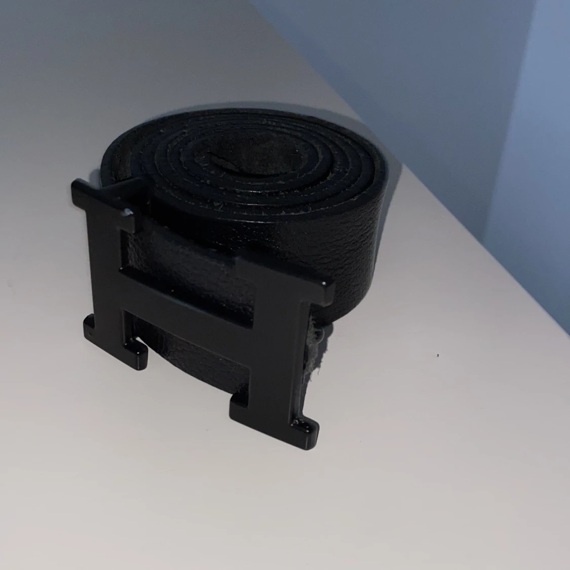 Svart skärp med H-spänne - 3