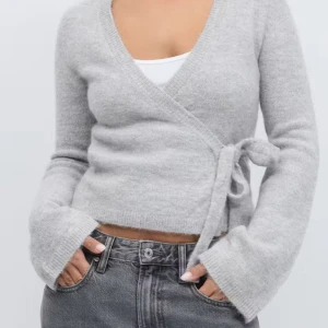 Knyt tröja från Gina❣️ - Säljer nu en superfin tröja från Gina i nyskick❣️ Den är aldrig andvänd så helt perfekt skick❣️Lånade bilder❣️Skriv för fler bilder eller vid funderingar❣️