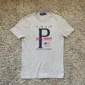 Ralph lauren t shirt - Säljer denna rikigt feta Ralph Lauren t shirten!⭐️ Skick : 9,5/10!🙌Storlek S!👍 Hör gärna av er om ni har funderingar!🤝