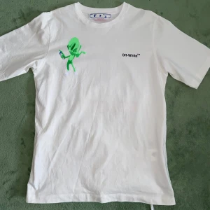Vit t-shirt från Off-White - Off white shirt good condition was worn only few times.