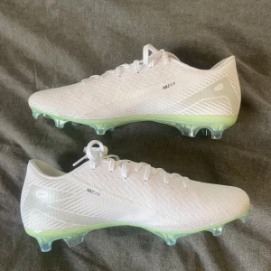 Nike fotbollsskor - Använda 1 gång. 