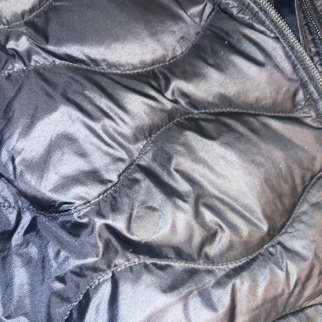 Svart dunväst från Peak Performance - 4