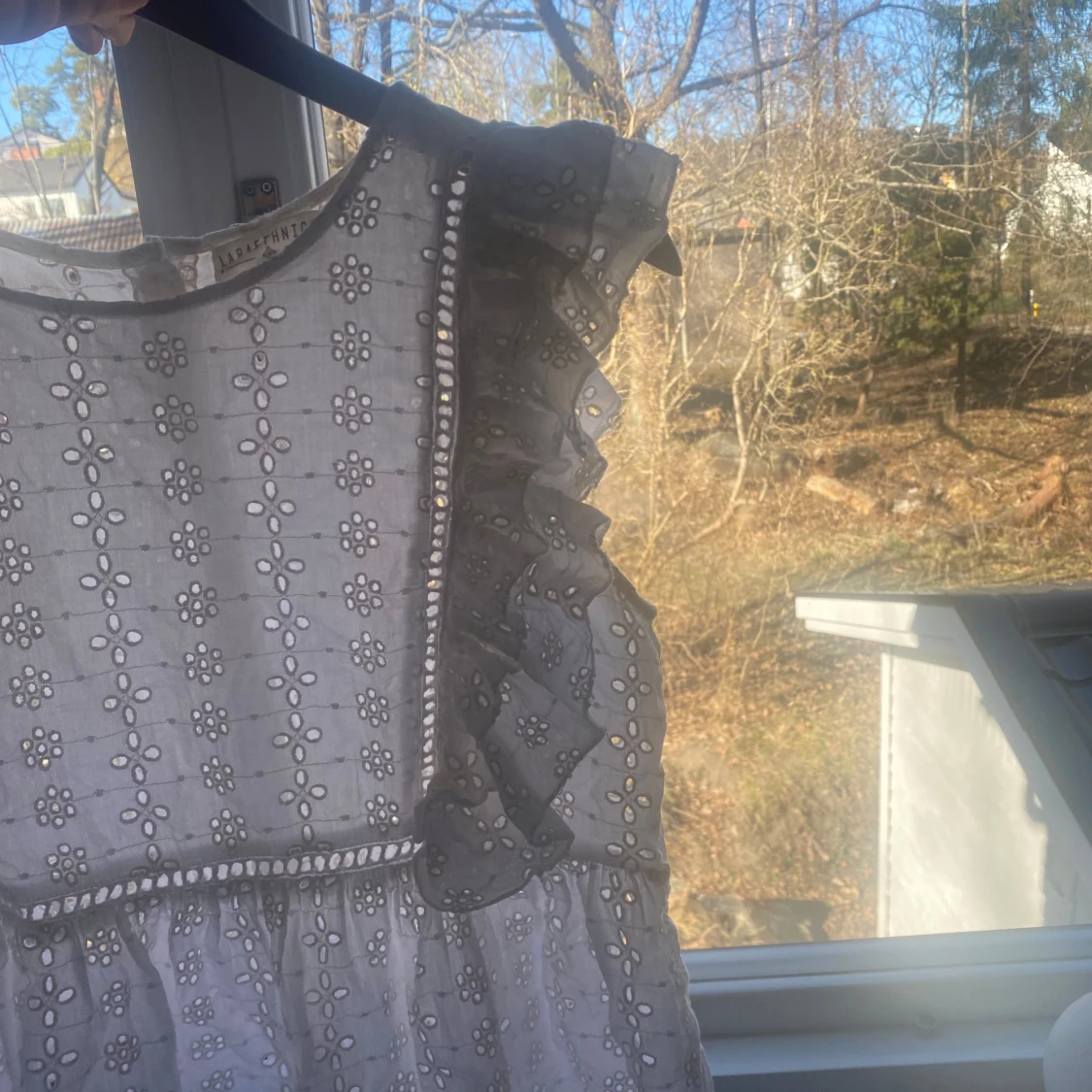 Vit broderad sommarblus - 2