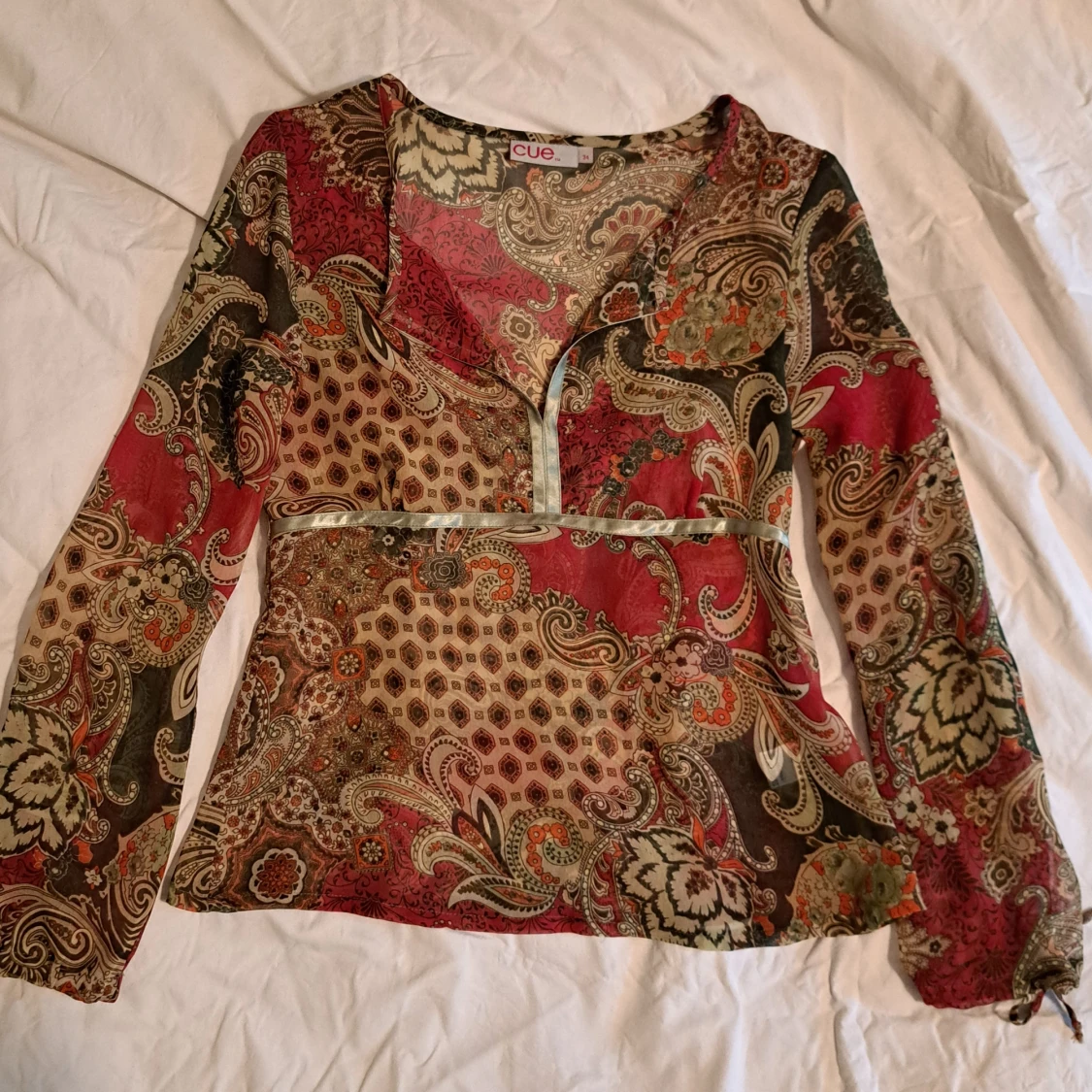 Mönstrad blus från Cue