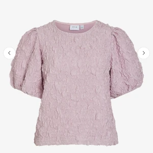 Superfin topp från vila - Topp från vila i så fin färg. Strl S och endast använd vid ett tillfälle💕 Köpte för 400kr!