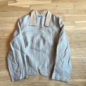 Linnejacka - Fin linnejacka från okänt märke köpt på loppis, ingen användning så säljer!