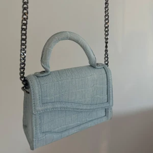 Zara väska - Säljer min väska från Zara. Använd några gånger.