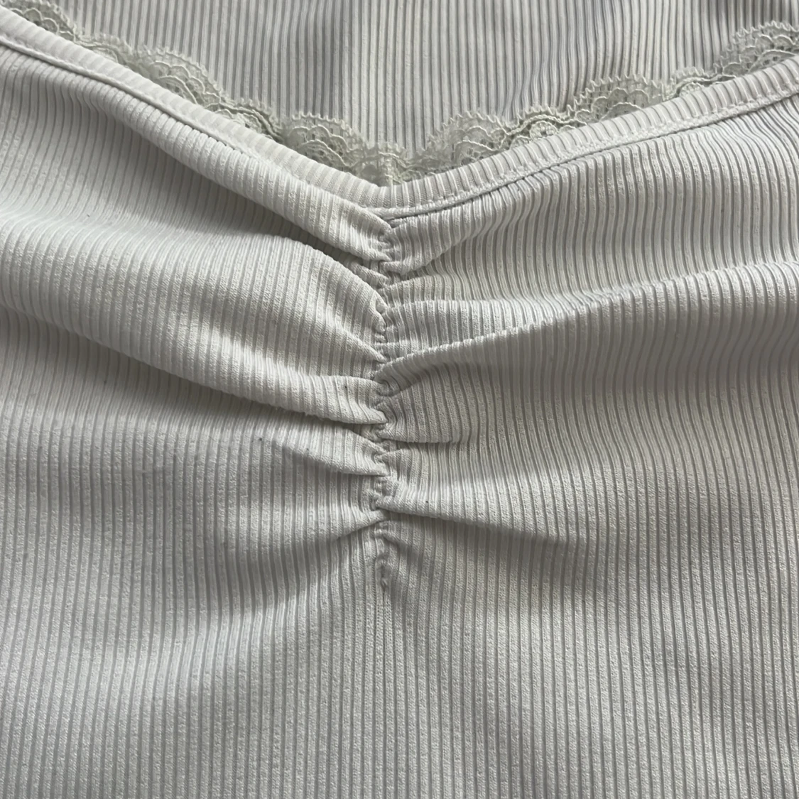 Vit ribbad långärmad topp  - 3