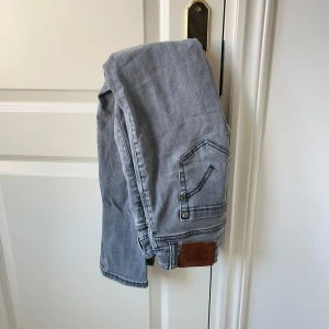 Dondup jeans grå - Size 26, Dondup jeans. Grå, inga defekter. 